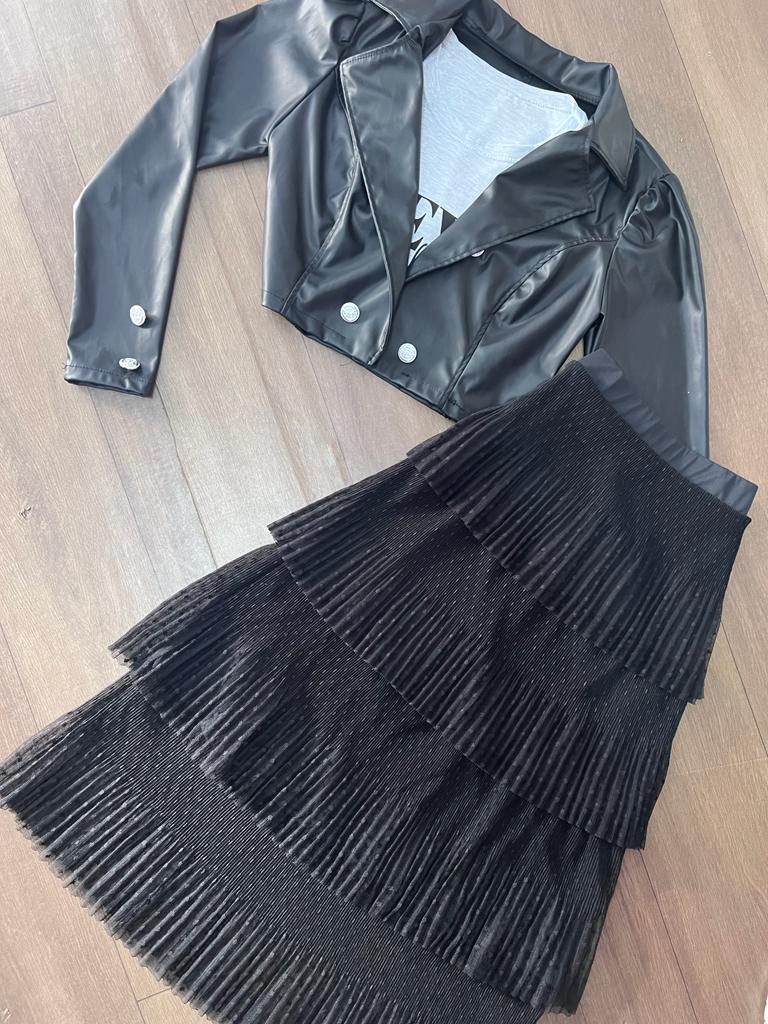 Saia mídi plissada em tuçe 4 camadas cor preta