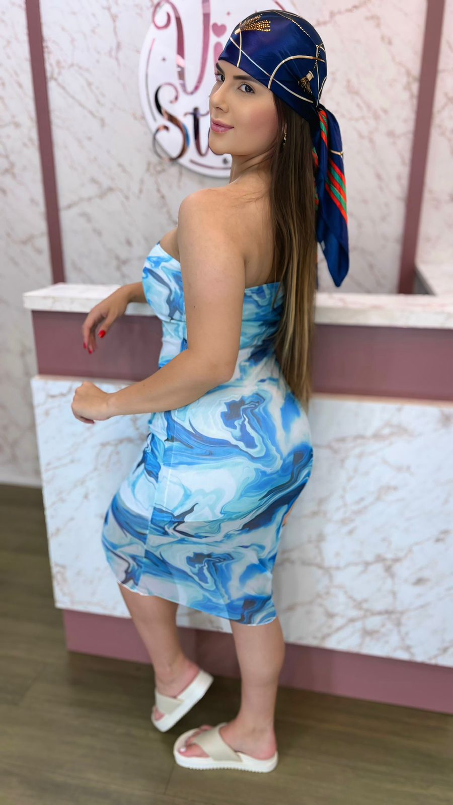 Vestido mídi em tule azul