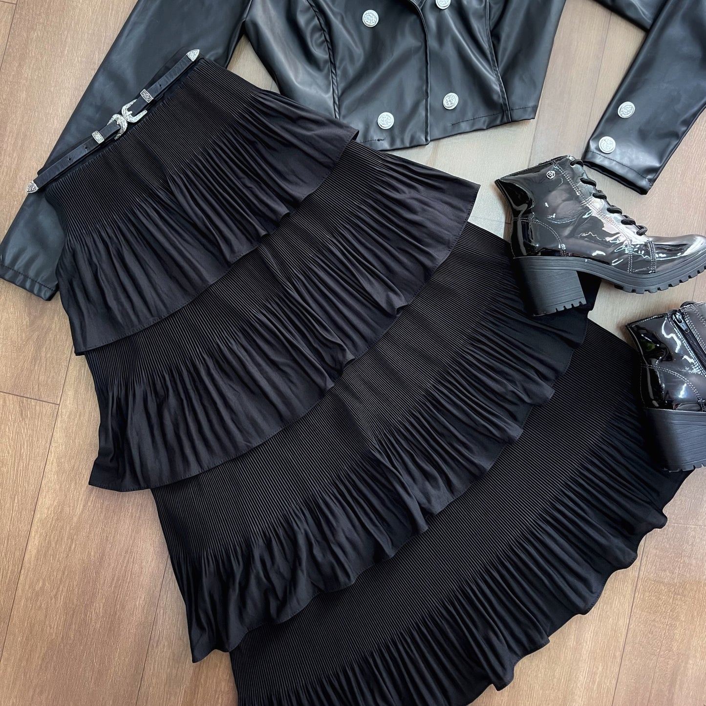 Saia mídi plissada 4 camadas cor preta