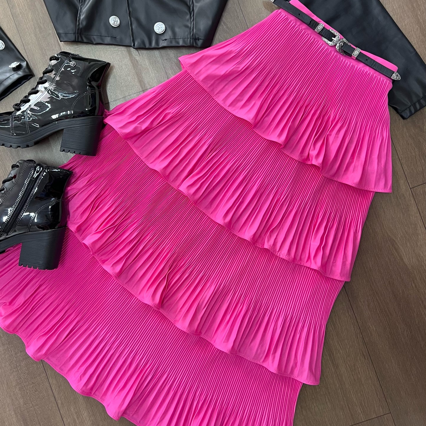 Saia mídi plissada 4 camadas cor rosa