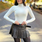 Shorts saia em courino com pregas