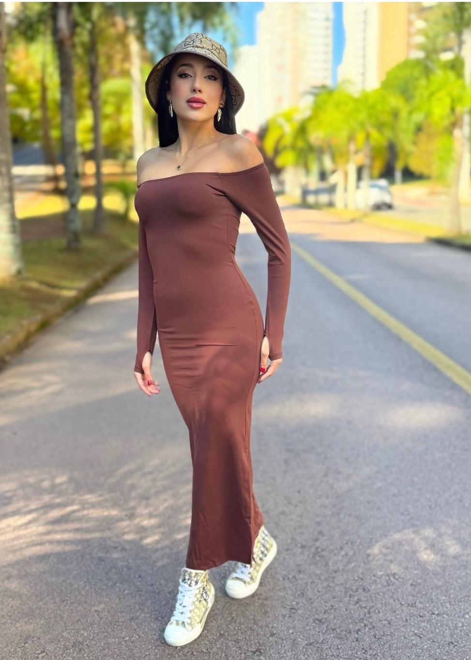 Vestido ombro a ombro com bojo