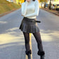 Shorts saia em courino com pregas